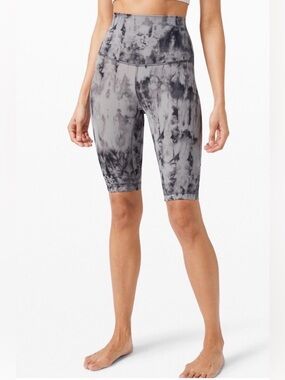 Lululemon Diamond Dye Super High Rise 10” Game Day Dark Chrome Size 4 EUC